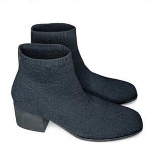 Eileen Fisher Pull-on Bootie/Stretch Knit Round toe/stacked leather heel Sz 6.5